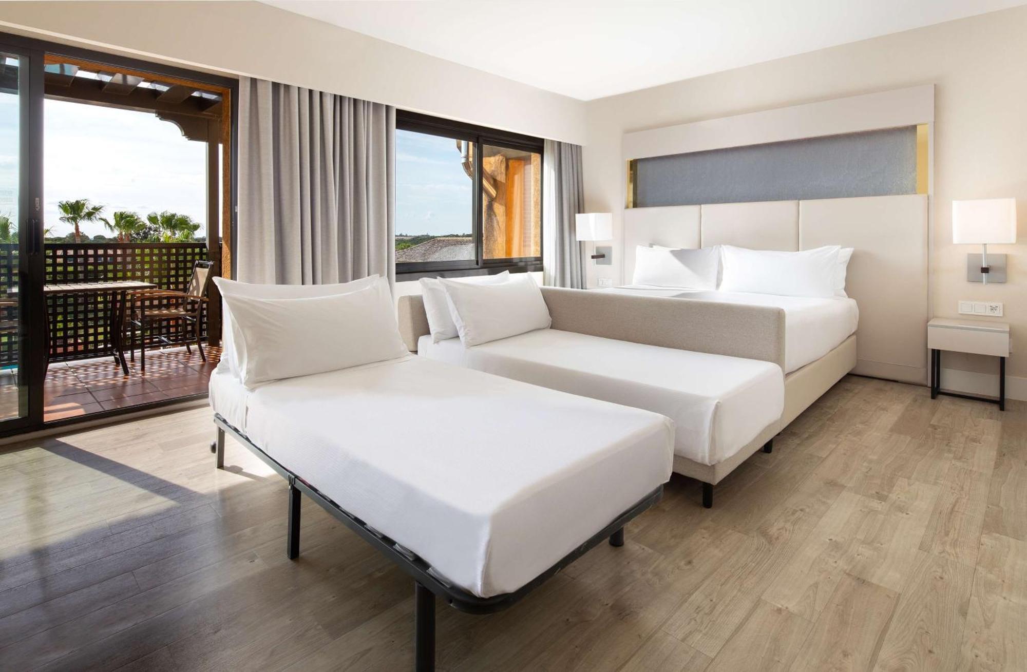 Doubletree By Hilton Golf Hotel 4*