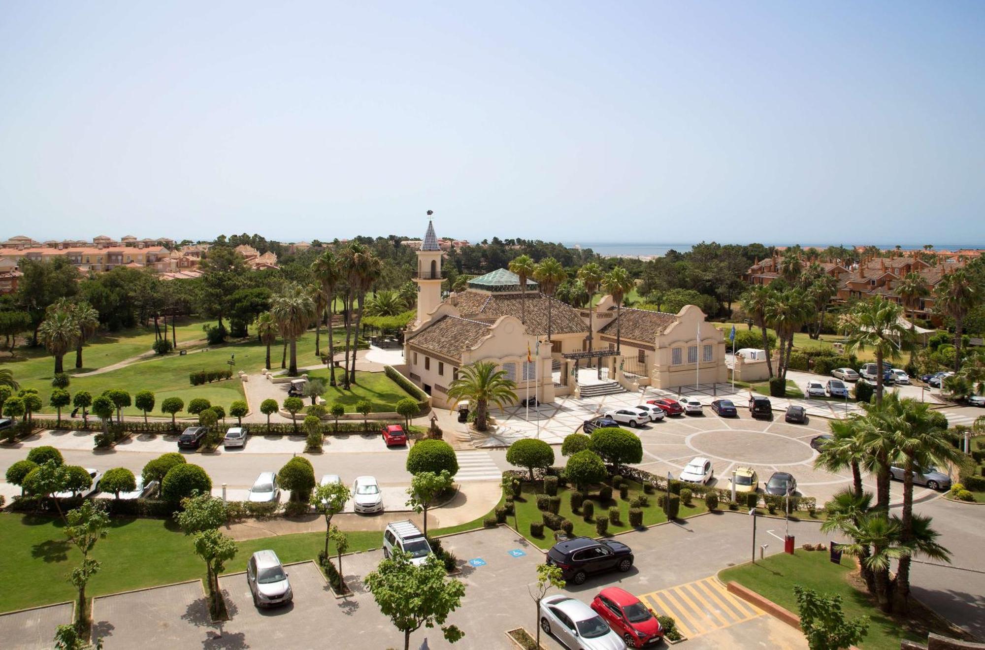 Doubletree By Hilton Golf Hotel 4*